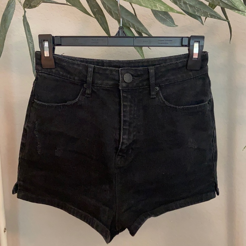 🔴SOLD🔴 BDG black shorts